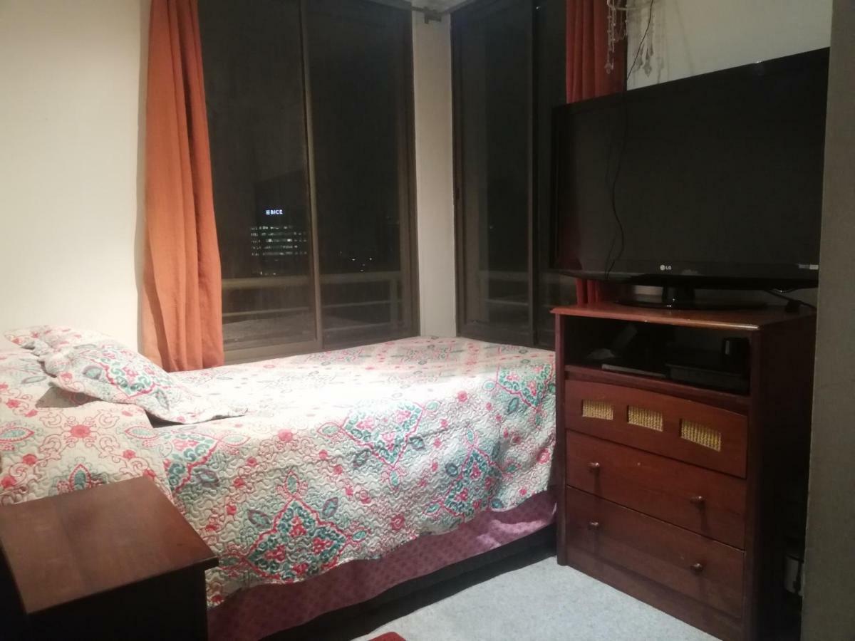 Una Habitacion Privada Con Bano Privado En Centro Historico Сантьяго Экстерьер фото